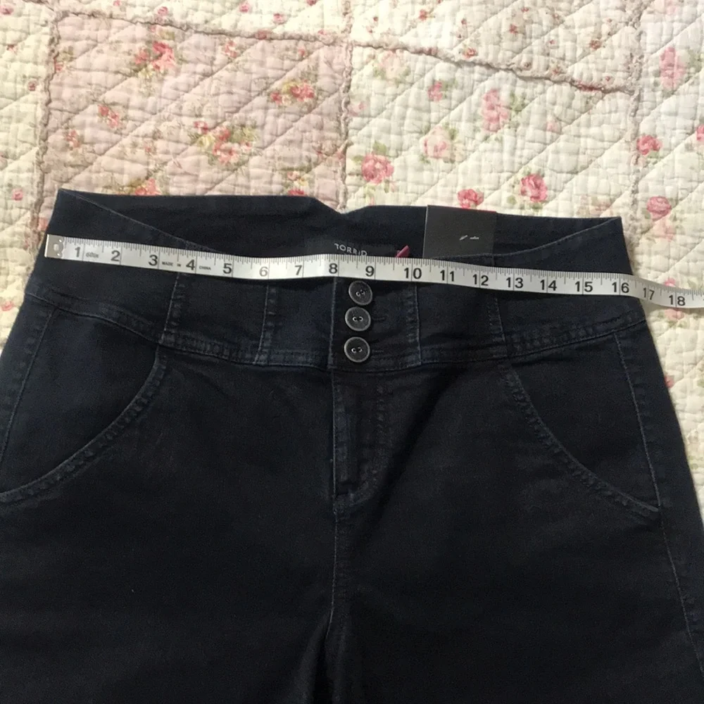 Torrid High-waisted Triple button Jean Shorts - Picture 12 of 13